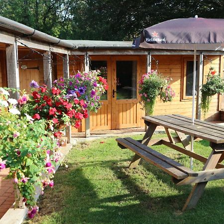 Homeside B&B Silverstone Kültér fotó