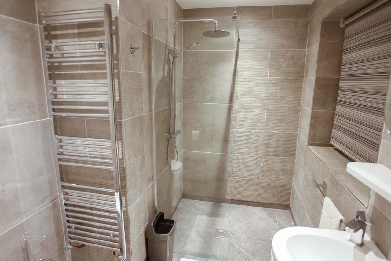 Homeside B&B Silverstone Kültér fotó